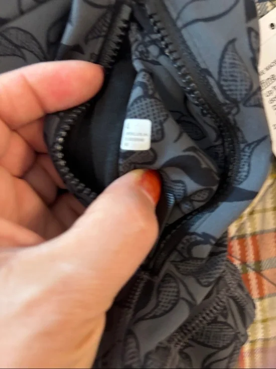 🍋🍋 lululemon athletica Gray Floral Zip-Up Jacket - Picture 4 of 6